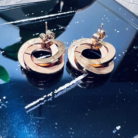 Victoria Townsend Earrings - Picture 5 of 8